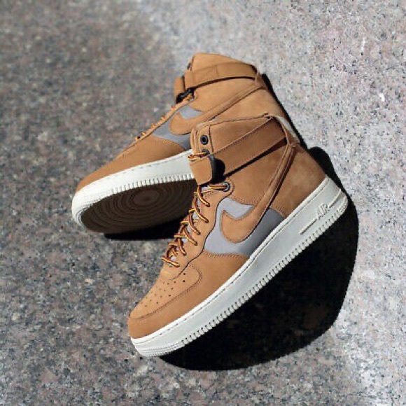 Nike Shoes - Nike Air Force 1 High ‘07 Premium 🍁